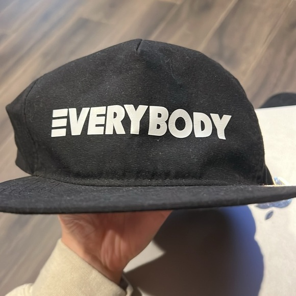 Black 'EVERYBODY' Logic Snapback - Picture 4 of 5